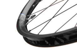 Dt-swiss Roue Arrière HU 1900 Spline® 27,5" 35mm CL Boost -Vélos Matériel Magasin DTSwiss HU 1900 ProdctDetail Rim 002 1920pxMizMCmo5FjHz9