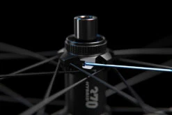 Dt-swiss Roue Avant HU 1900 Spline® 29" 25mm CL -Vélos Matériel Magasin DTSwiss Hybrid Utility Spoke Cut 1920px