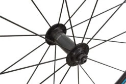 Shimano WH-RS100-CL Jeu De Roues 28" -Vélos Matériel Magasin Shimano WH RS100 CL Laufradsatz b