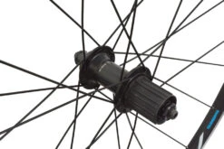 Shimano WH-RS100-CL Jeu De Roues 28" -Vélos Matériel Magasin Shimano WH RS100 CL Laufradsatz c